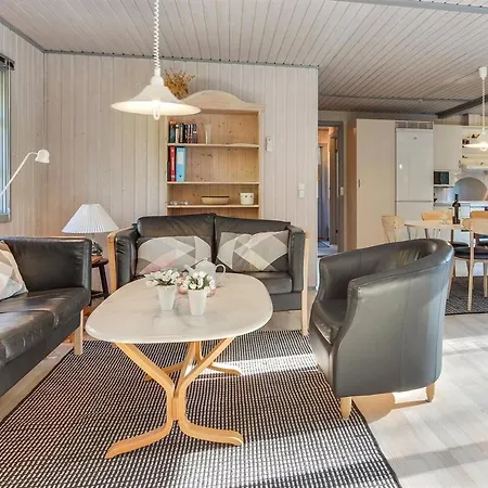 Casa de Férias Aakirkeby Vester Somarken
