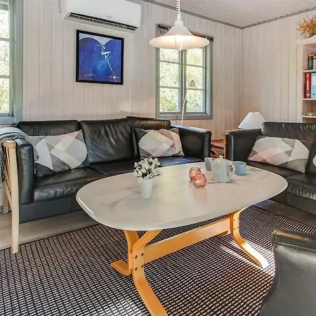 Casa de Férias Aakirkeby Vester Somarken